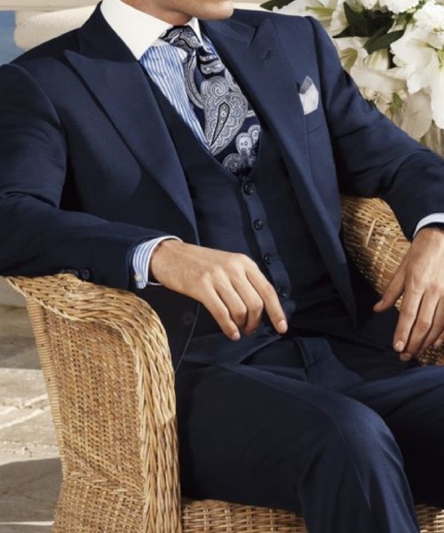 Navy Suit To Increase Your Monday Attitude