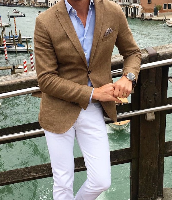 Pick Up A Brown Blazer To Hit Your Monday