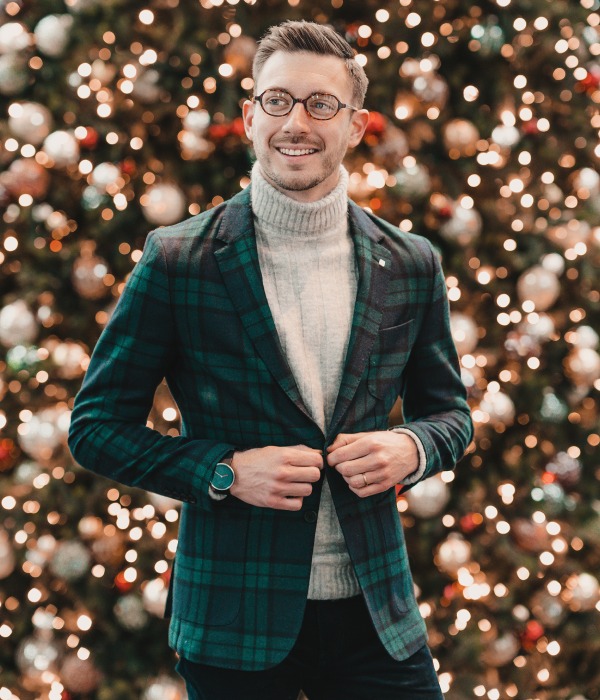 HOW SHOULD MEN DRESS FOR THE OFFICE CHRISTMAS PARTY?