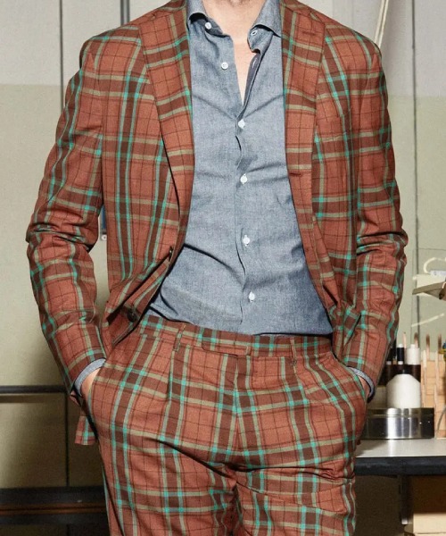 Attract The Crowd For This Friday With A Not Fully Casual Style