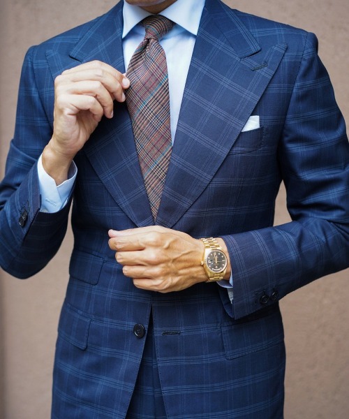 How To Add Combo With A Navy Blue Suit