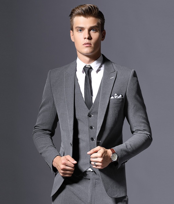 Refresh Your Monday Morning Look With This Suit Jacket