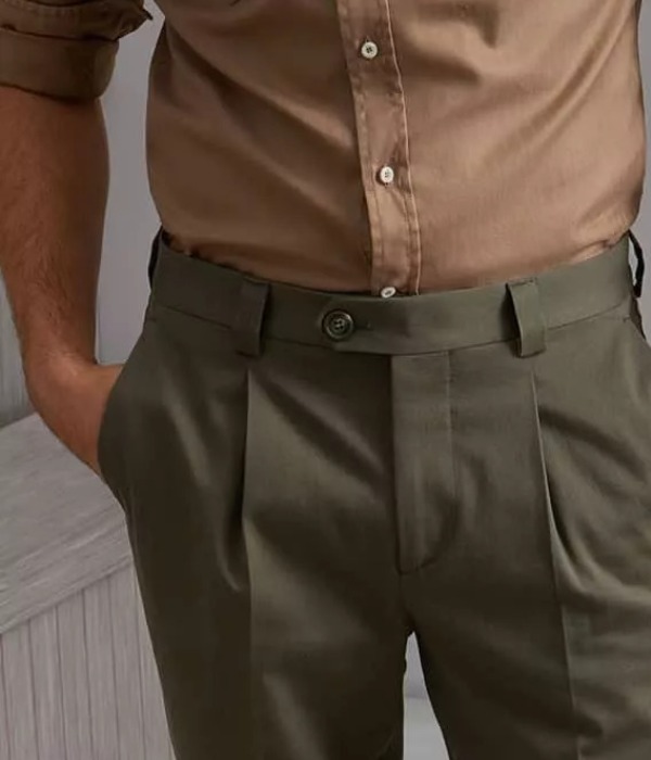 Pleated Trouser Gives You A Great Look For Your Friday Eve