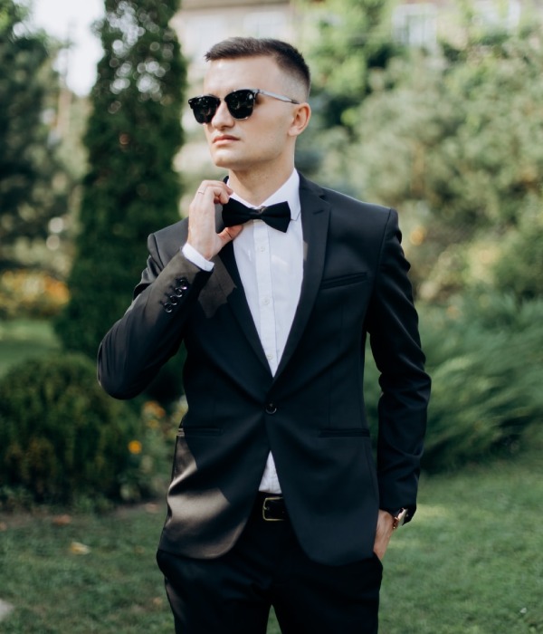 Make Your Big Day Special With This Lightweight Tuxedo