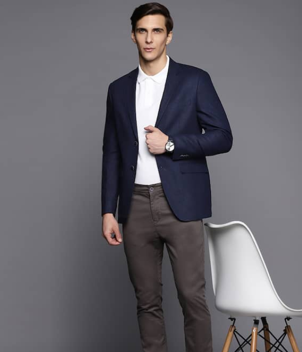 It's Monday, All You Need Is A Navy Solid Blazer To Style Up