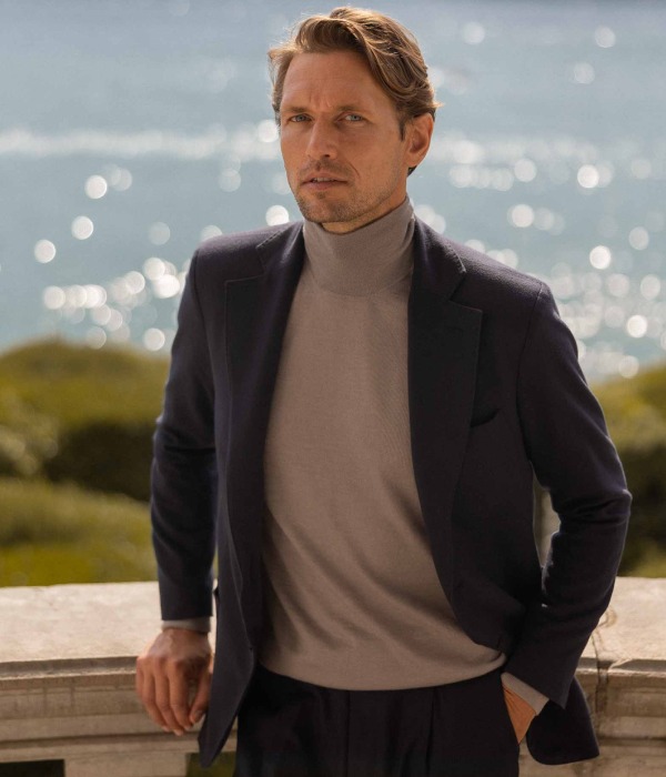 Check Out This Cashmere Blazer With a Good Insulation