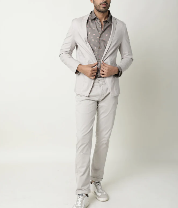 A Mid-spring Office Wear Suit Style!