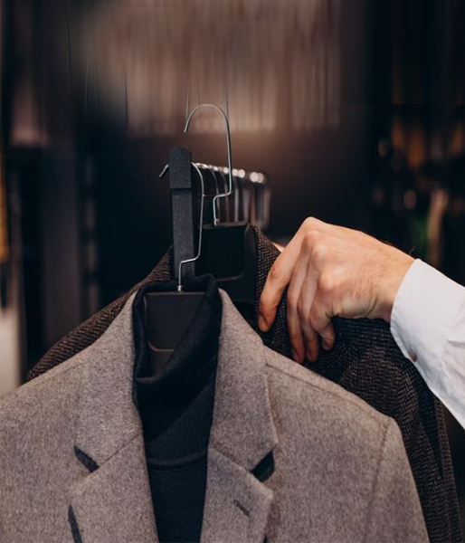 Distinguishing blazers from jackets in suits ￼